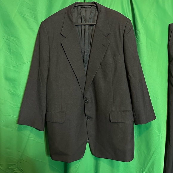 HICKEY FREEMAN dark gray 2pc USA-made boardroom suit - Picture 2 of 11
